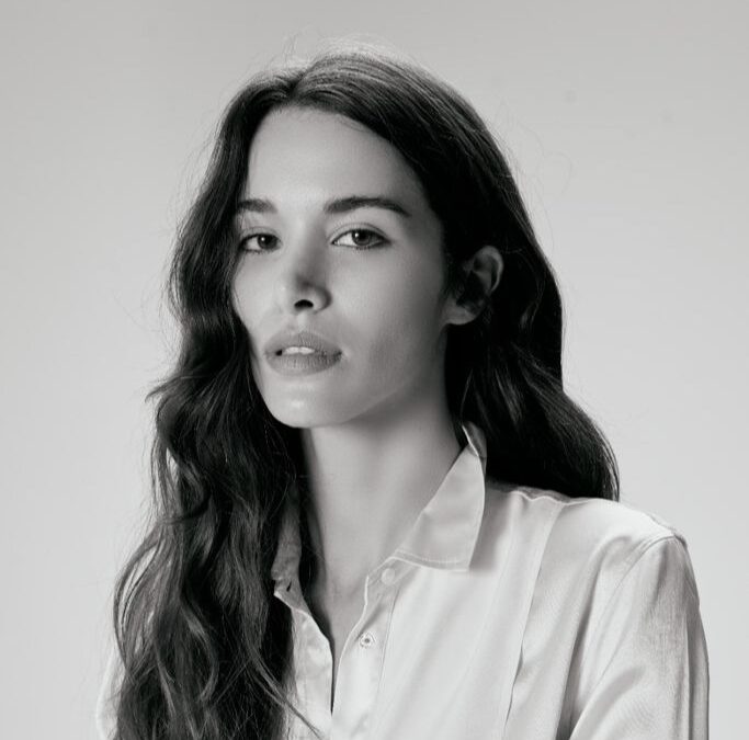 ELONORA VISCARDI